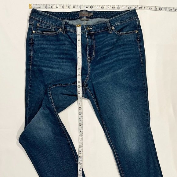 Torrid Vintage Stretch Mid-Rise Skinny Jean - Picture 5 of 9